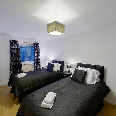 Orange Town House - Shaw Road, Only 6 Minutes To City Centre Aberdeen Exterior foto