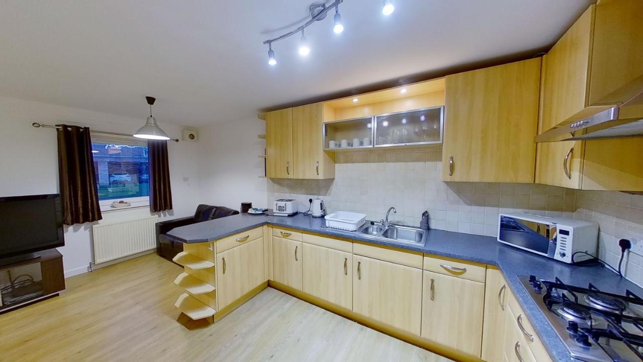 Orange Town House - Shaw Road, Only 6 Minutes To City Centre Aberdeen Exterior foto