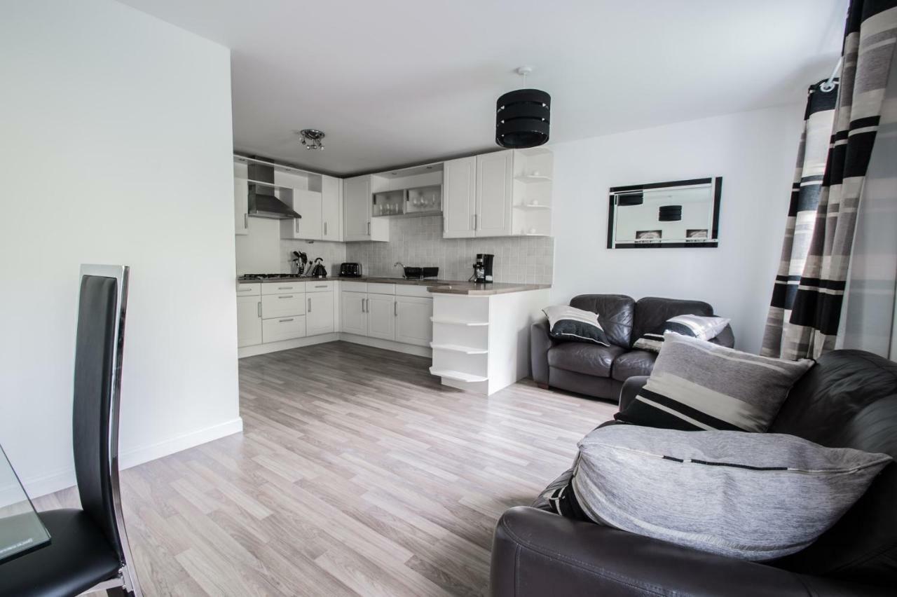 Orange Town House - Shaw Road, Only 6 Minutes To City Centre Aberdeen Exterior foto